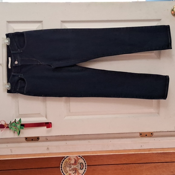 Levi's Denim - Levi's woman size 6 classic mid-rise skinny jeans